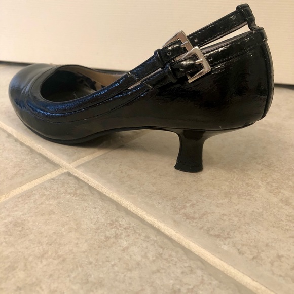 Women’s Low Heel - Picture 4 of 6